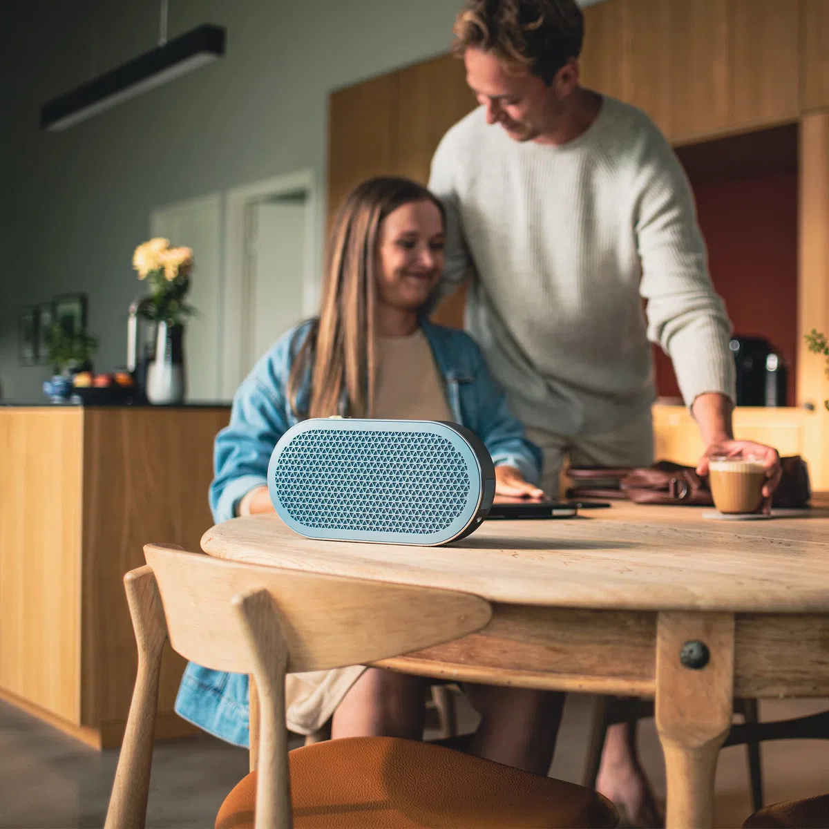 DALI Katch G2 – Premium Bluetooth-Lautsprecher mit Außergewöhnlicher Klangqualität, Elegantes Aluminium-Design und Integriertem Leder-Tragegurt