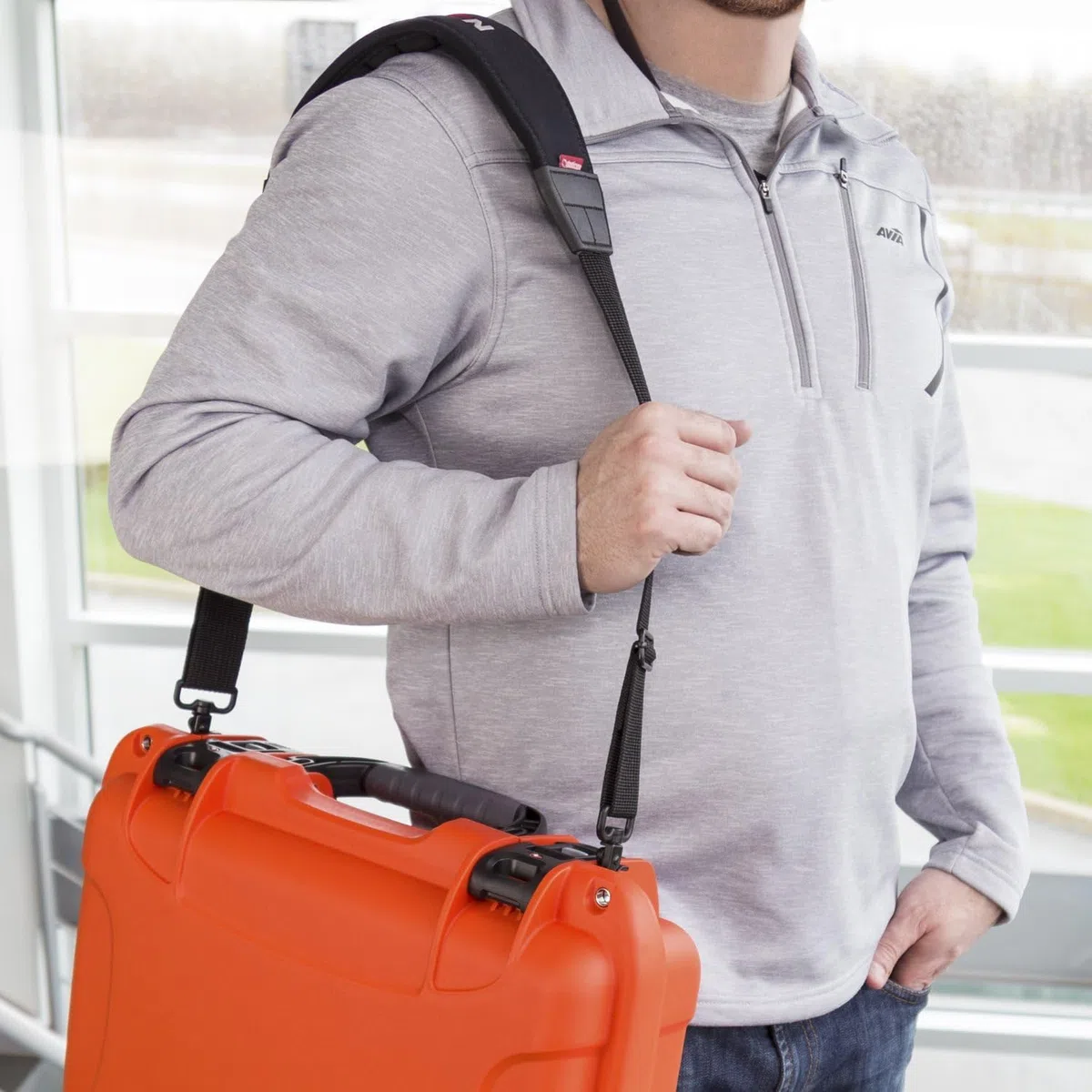 NANUK Verstellbarer Schultergurt 146 cm (57,5 Zoll) mit Aircell™-Komfortpolsterung, Neopren-Gurtband; rutschfest, bequem, wasser- und wetterfest – Schwarz