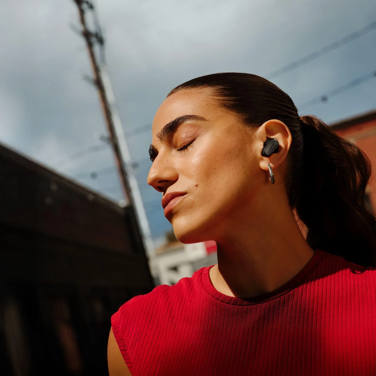 Bose QuietComfort Ultra Bluetooth-Earbuds (2. Gen.), kabellose Noise-Cancelling-Earbuds, bis zu 6 Stunden Akkulaufzeit, Schutzart IPX4, 360-Grad-Sound, tiefer Bass, Schwarz