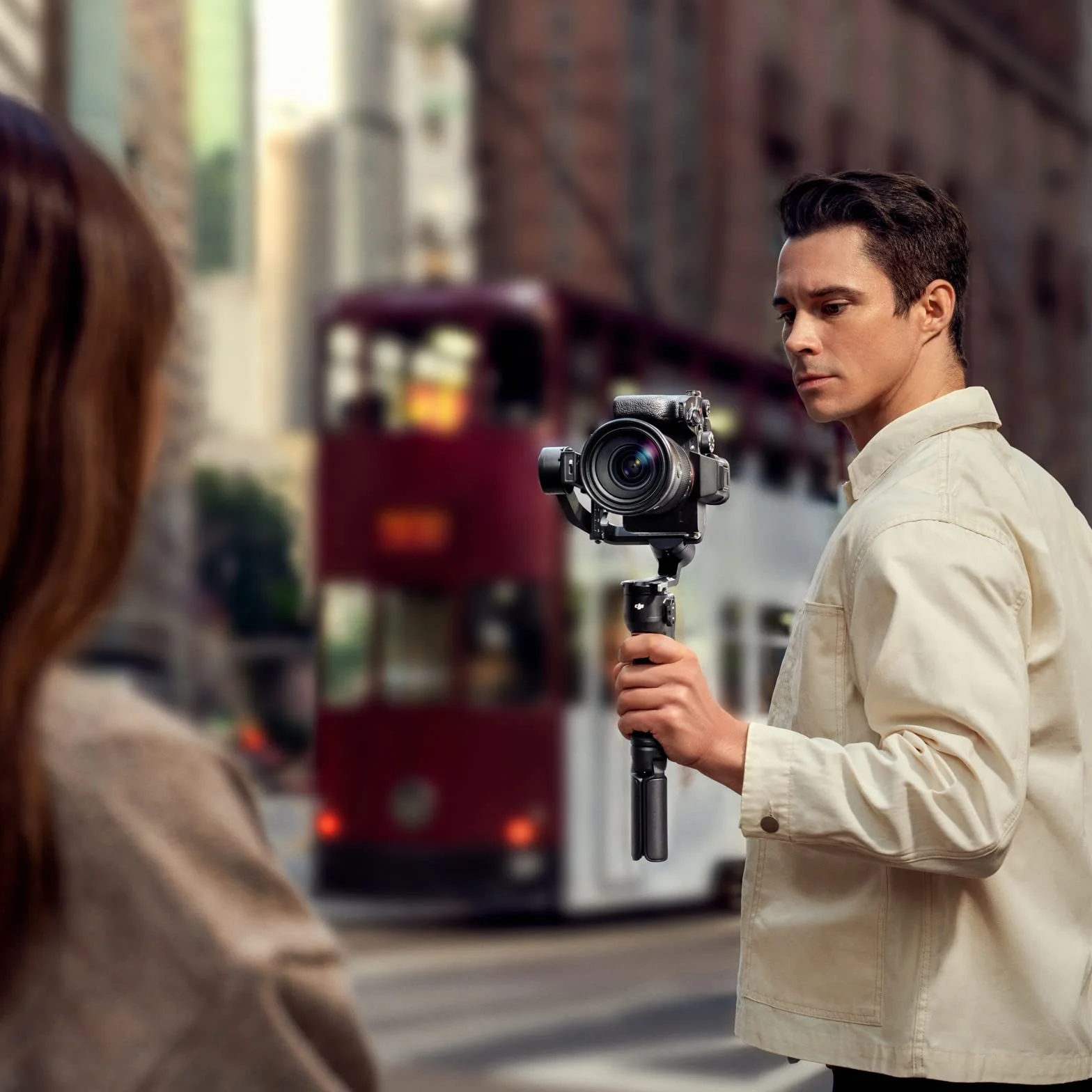DJI RS 3 Mini, Kamera Gimbal Stabilisator, Canon/Sony/Nikon/Fujifilm | 2 kg getestete Zuladung, native vertikale Aufnahmen, Bluetooth-Aufnahmetaste, RS-Stabilisierung der 3. Generation, 795g