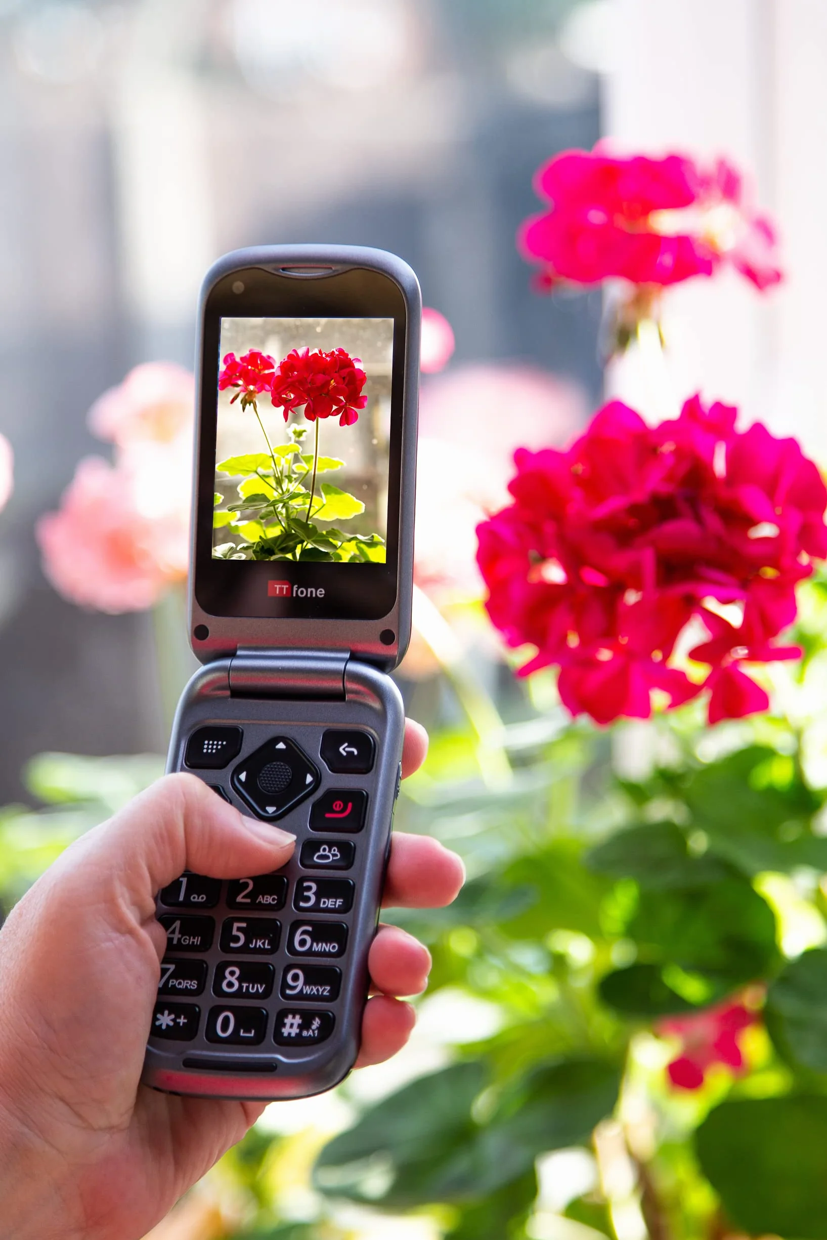 TTfone TT970 Whatsapp 4G Touchscreen Senior Big Button Flip Handy - mit 8MP Kamera und Hörgerät kompatibel und Notfallhilfe-Taste (Solo)