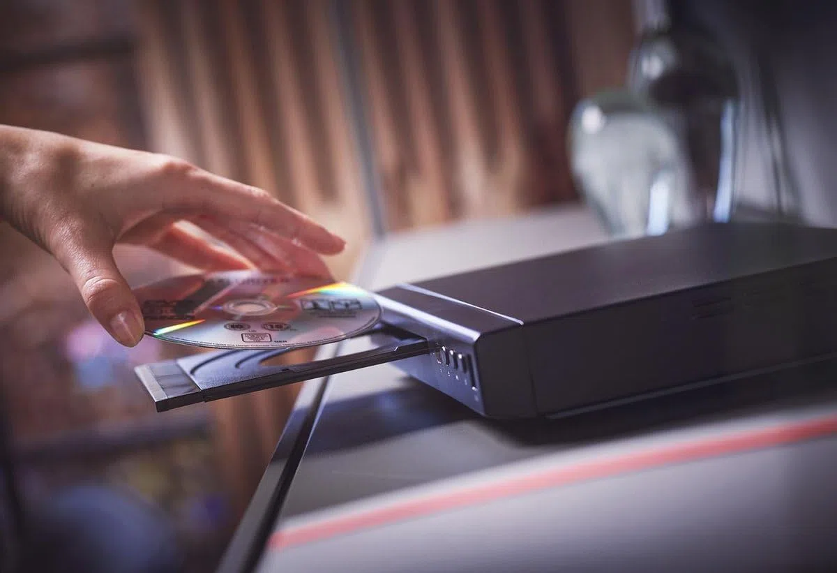 Philips TAEP200 DVD Player für Fernseher mit HDMI Kabel 1,5M - CD Player für Nahezu alle Disc-Formate - HDMI Anschluss - USB Media Link - Schwarz
