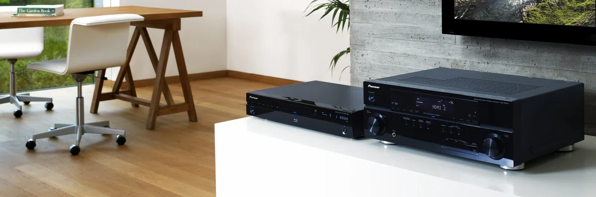 Pioneer BDP-320 Blu-Ray Player (HDMI, Upscaler 1080p, analoger Audio Ausgang, USB 2.0) schwarz