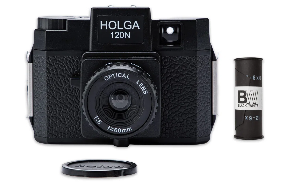 Holga 120N Rollfim Kamera artLINE im Set mit schwarz/weiß Film und Batterien