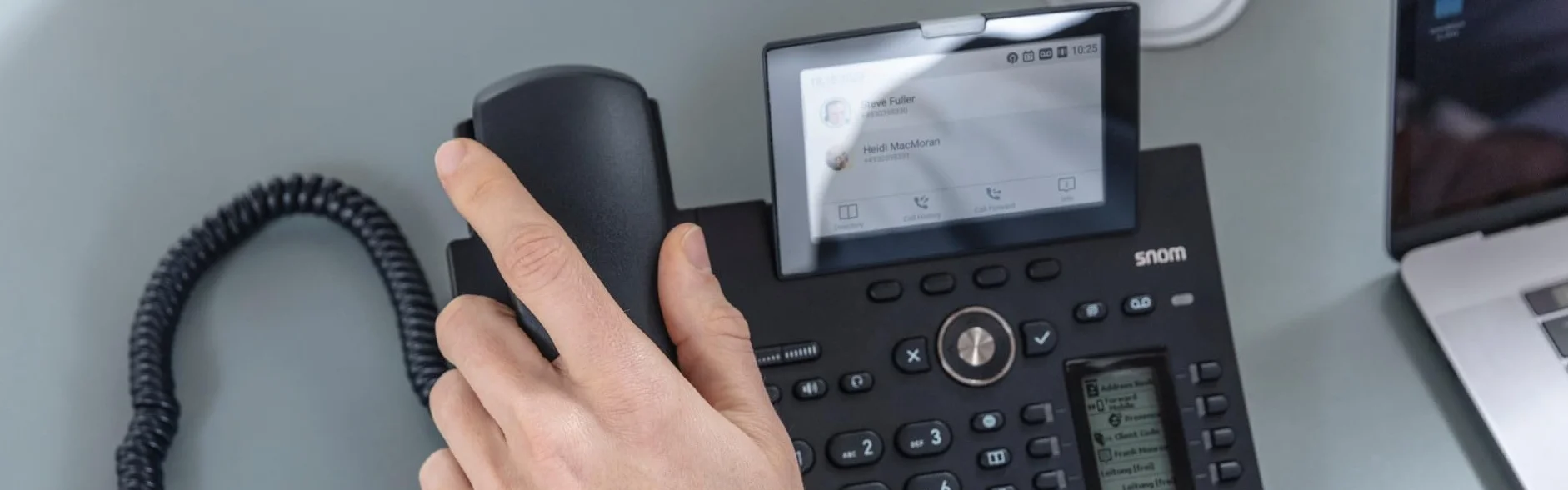 Snom D385 IP Telefon, SIP Tischtelefon Farbe + SmartScreen, 12 SIP-Identitäten, Sensorhakenschalter, Bluetooth, USB, 48 selbstbeschriftende Schlüssel (12 physische), Schwarz, 00004340