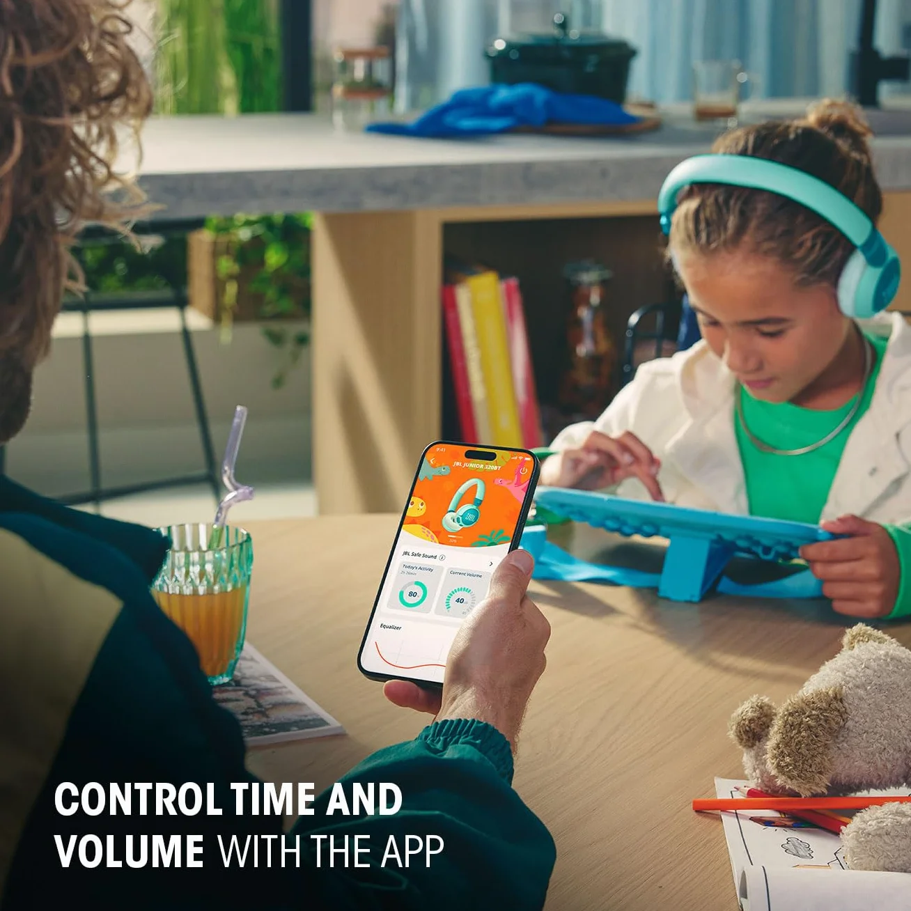 JBL Junior 320 BT, Kabellose On-Ear Bluetooth-Kopfhörer mit eingebautem Mikrofon für Kinder, 50 h Wiedergabe, JBL Safe Sound, geringer Lautstärke, einfacher Bedienung und Sticker-Set, Grün