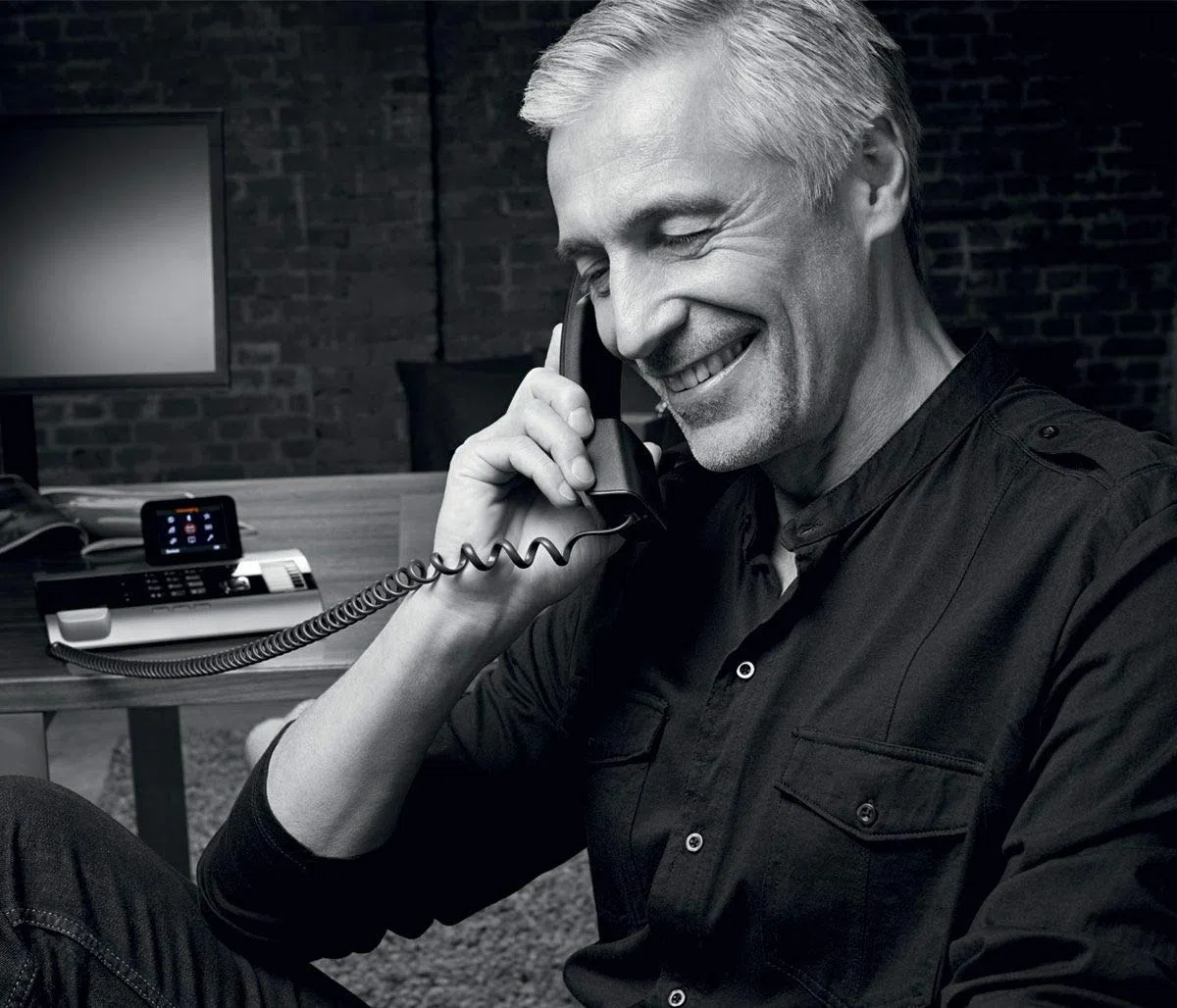 Gigaset DX800A Schnurgebundenes All-In-One DECT-Telefon mit großem Farbdisplay, ISDN-Anschluss für 6 Geräte, VoIP-Funktion, Bluetooth, 1000 Kontakte, brillante Audioqualität, titanium