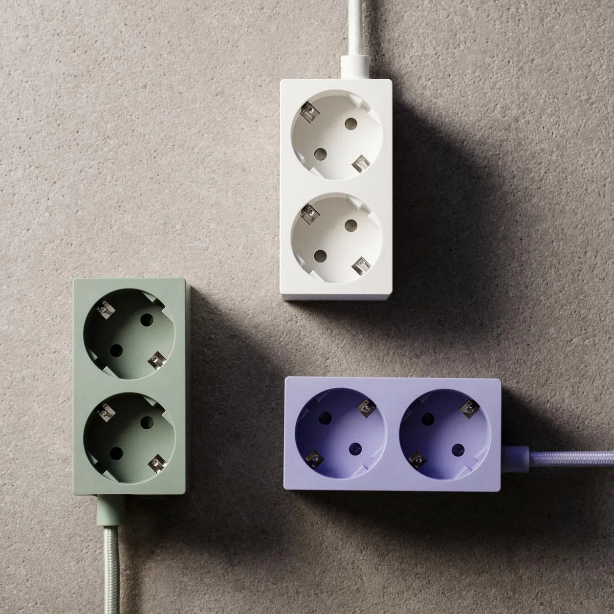 Sudio Brick Kompakte Steckdosenleiste | 2 Steckdosen & 2 USB-C Ports (30W GaN) | 1,8 m geflochtenes Kabel | EIN-/Aus-Schalter | Platzsparendes Design | Aus recycelten Materialien | (Green)