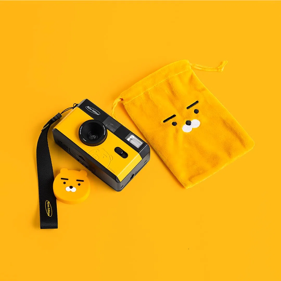 Corex Kakao Friends Wiederverwendbare 35-mm-Filmkamera, Ryan Edition, Weitwinkel mit festem Fokus, eingebauter Blitz, kompatibel mit 35-mm-Farb-Negativ- oder Schwarzweiß-Filmen