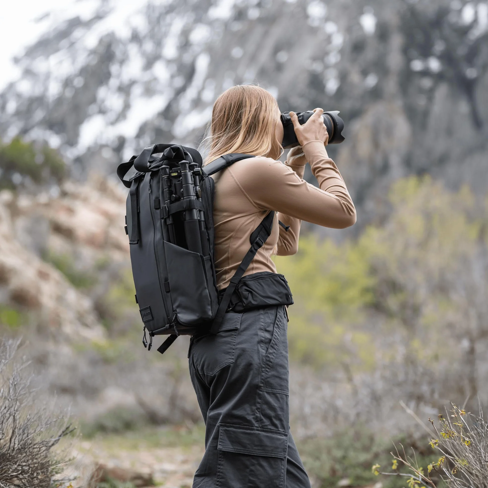 WANDRD PRVKE 31L V4 Kamerarucksack und Fotografie-Set, wetterfester Reise- und Fotografie-Rucksack, Paket enthält 31-Liter-Tasche, Kamerawürfel, Hüftgurte und Zubehörgurte