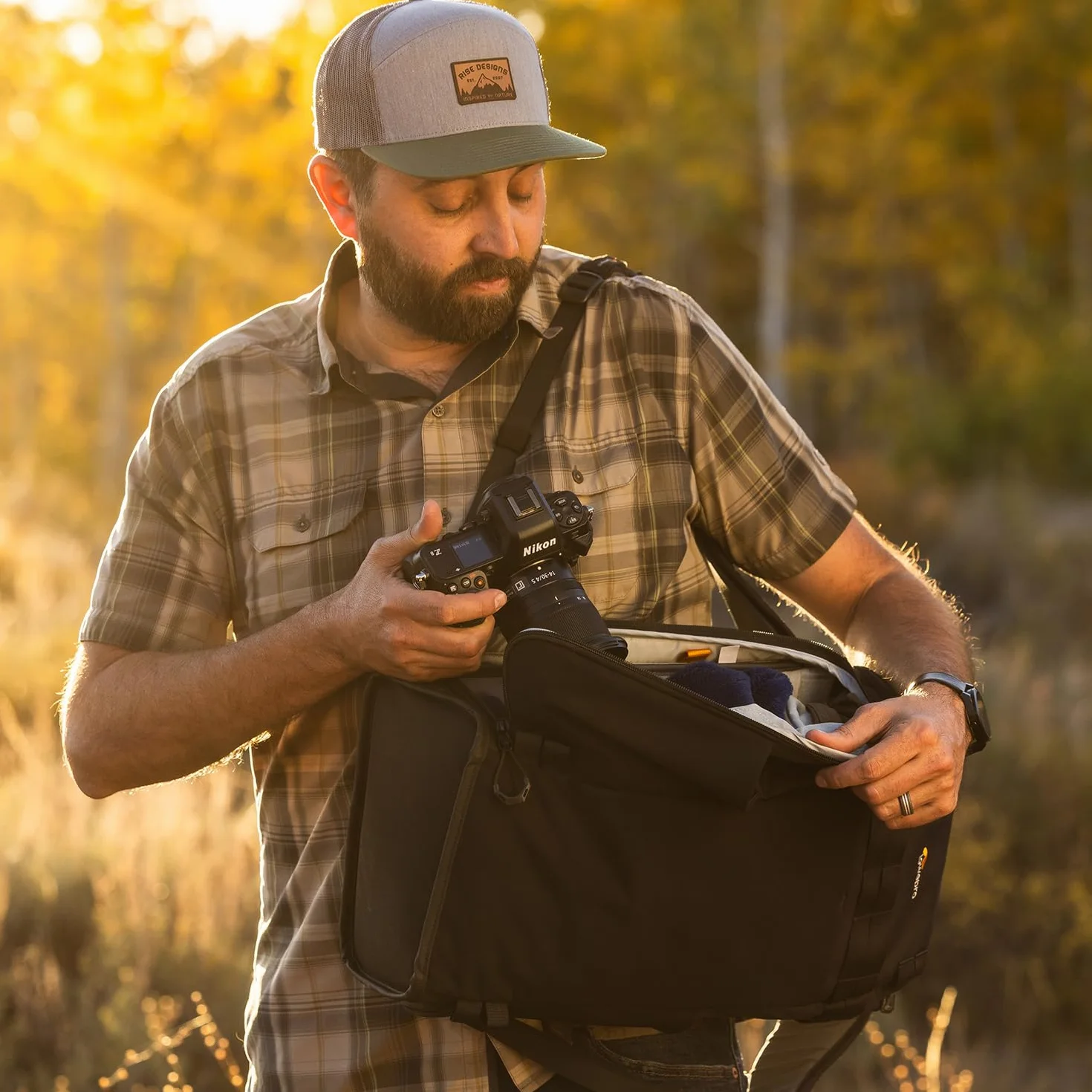 Lowepro ProTactic Lite BP 250 AW III Laptop-Rucksack, Zugriff Oben u. seitlich, Profi-Kameratasche, DSLR/Drohnen/spiegellose Kameras, bis zu 16" Laptop, Regenhaube, für Foto-/Videografen, Volumen 30l