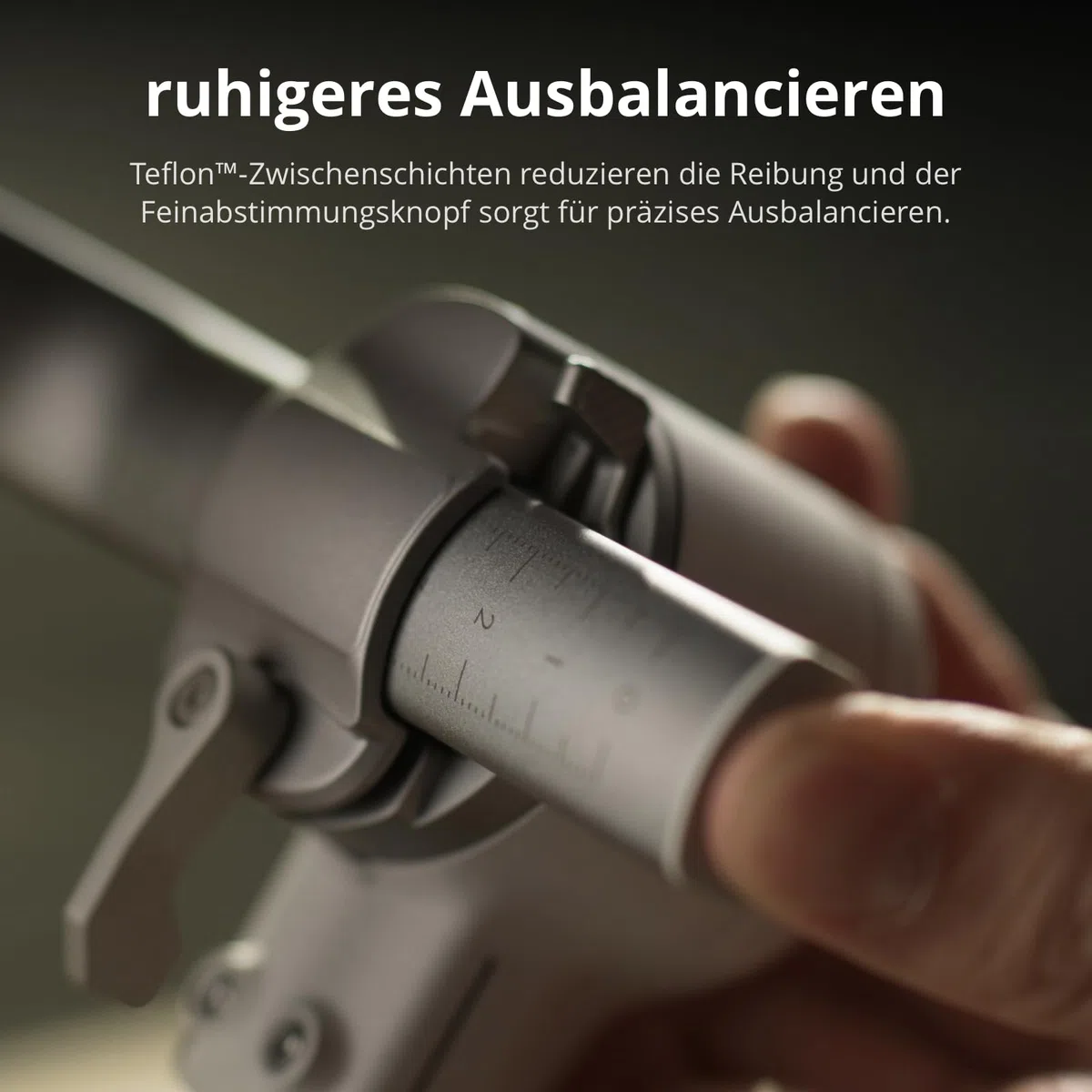 DJI RS 4 Mini Combo, Gimbal Stabilisator, Canon/Sony/Nikon/Fujifilm | Intelligentes Tracking-Modul, Aktentaschengriff, Native vertikale Aufnahmen der 3. Gen., Teflon-verbessertes Balancieren